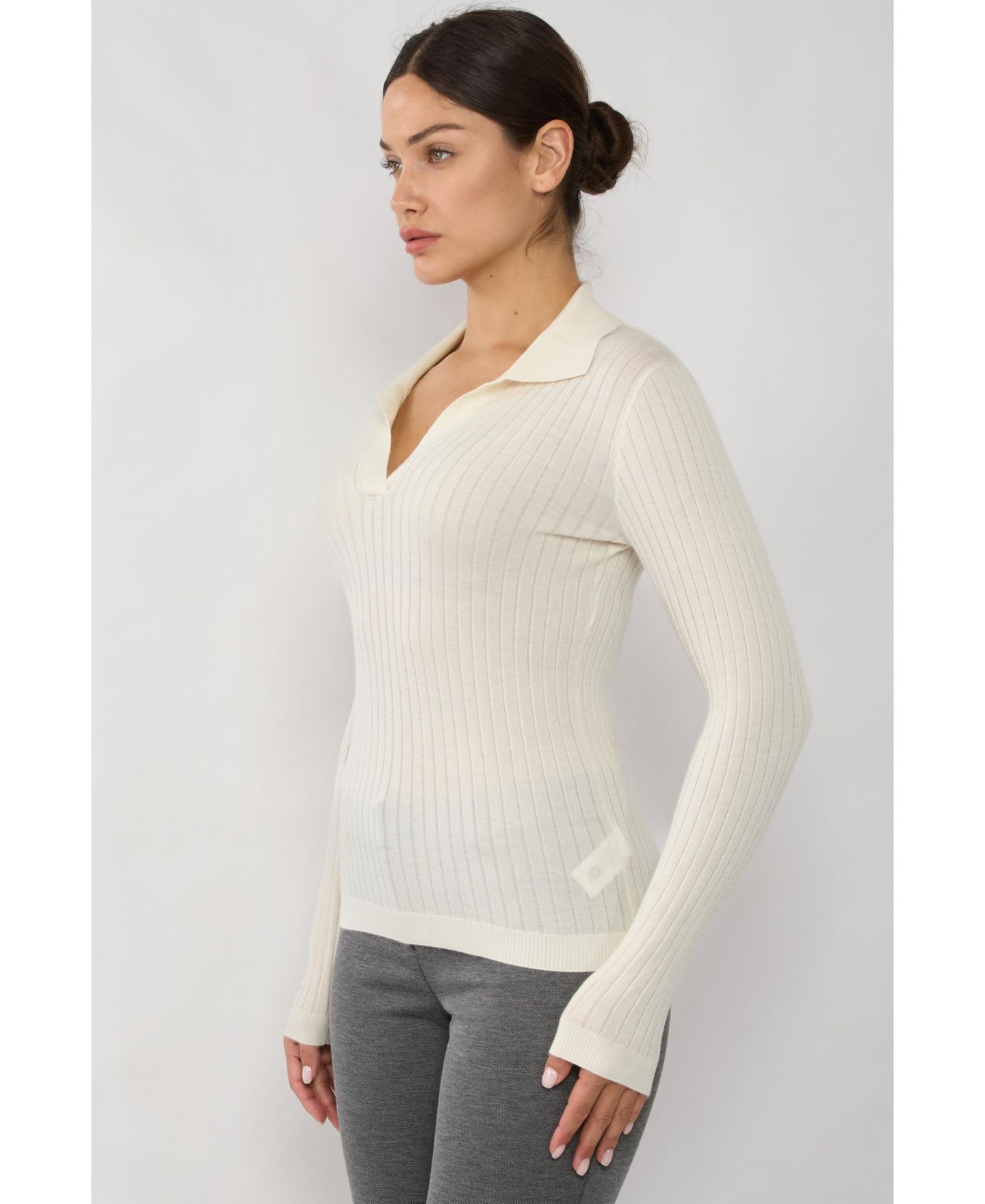 Женский свитер JENNIE LIU Tissue Weight Cashmere Silk Rib-knit Johnny Collar Polo Sweater, цвет: Слоновая кость — фото 2