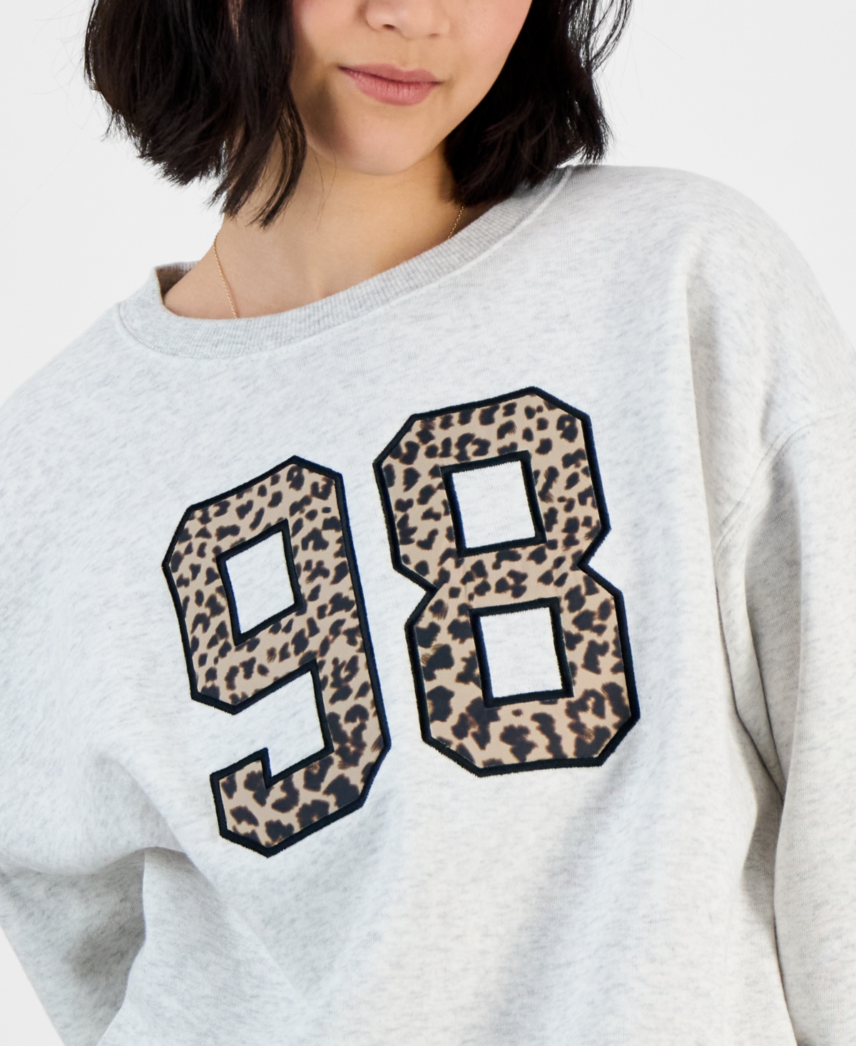 PLANET HEART JUNIORS' GRAPHIC PATCH CREWNECK SWEATSHIRT 