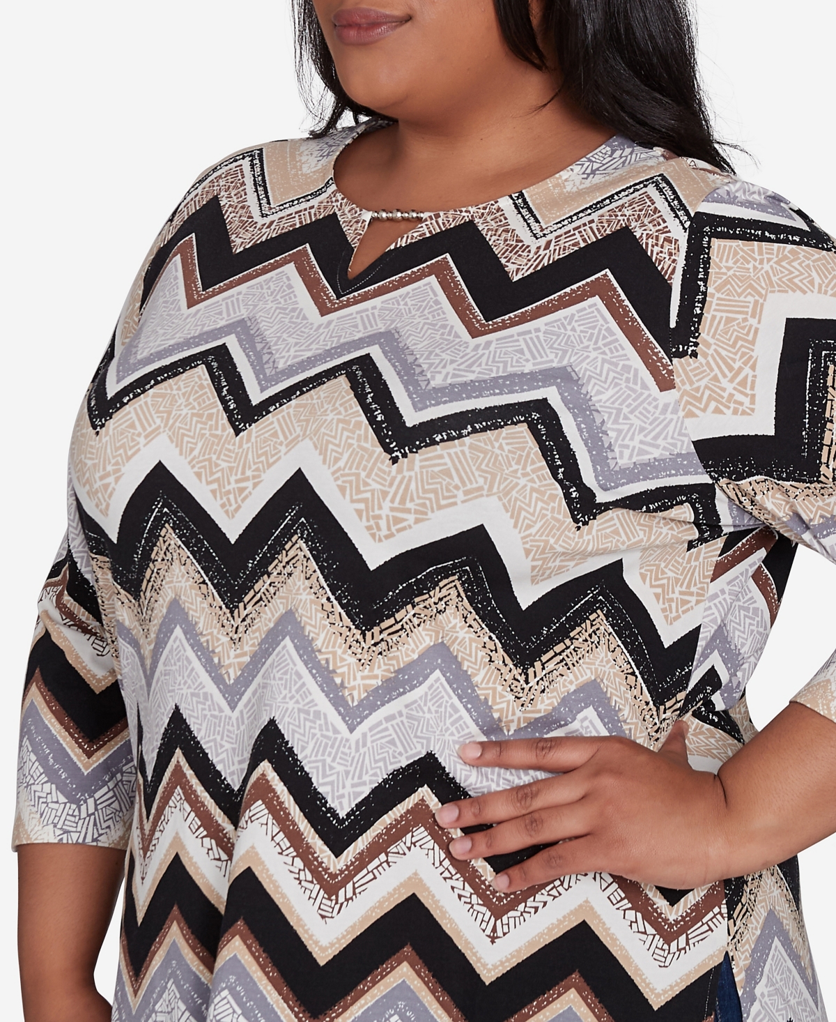 Alfred Dunner Petite Key Items Zig Zag Split Neck Top In Black,tan