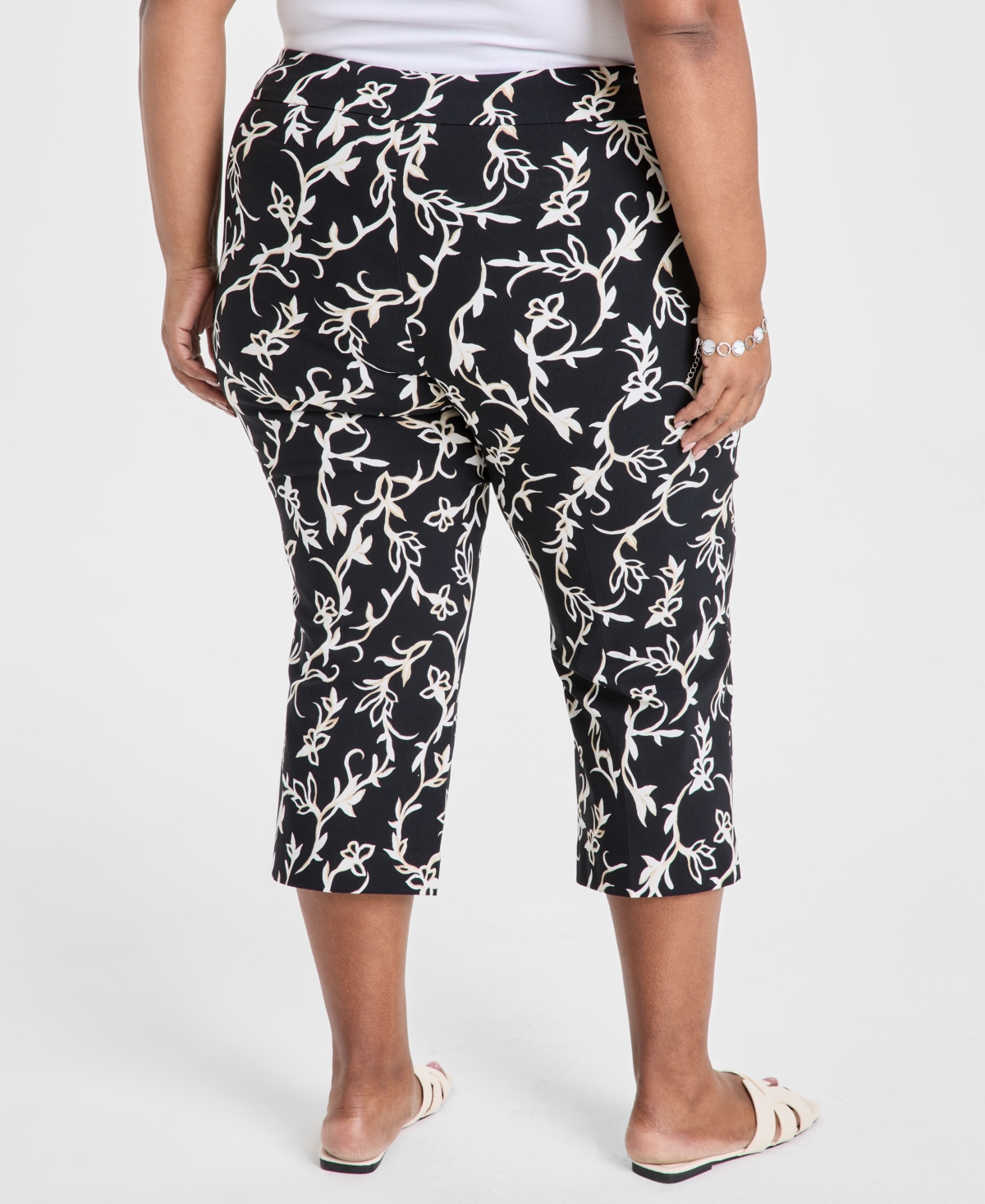 JM COLLECTION PLUS SIZE PRINTED RIVET CAPRI PANTS, EXCLUSIVELY AT MACY'S 