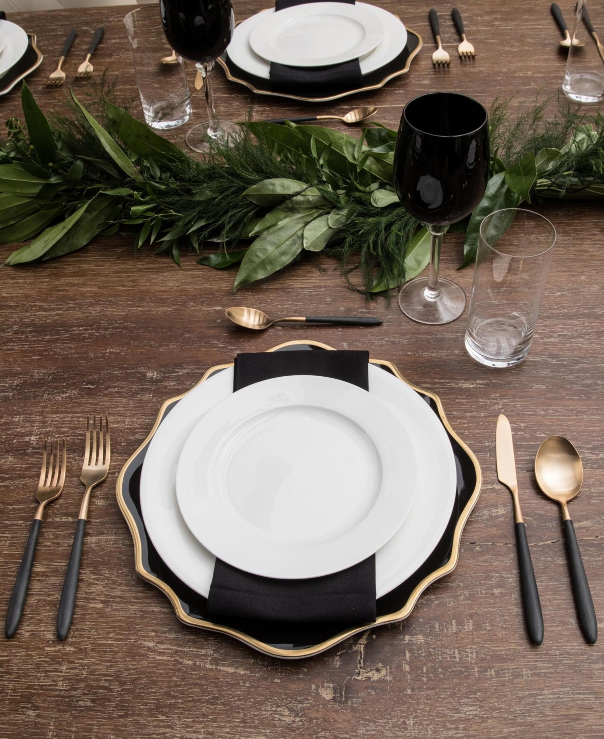 Fortessa Velo 20-piece Flatware Set, Service For 4 In Black And Gold