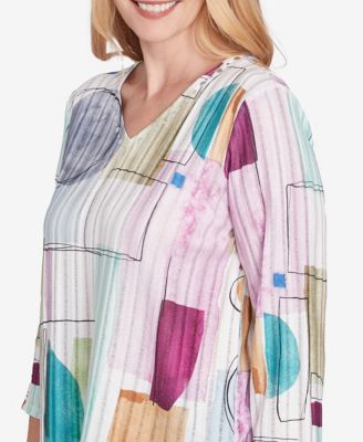 Women's Classic Geometric V-Neck Three Quarter Sleeve Top