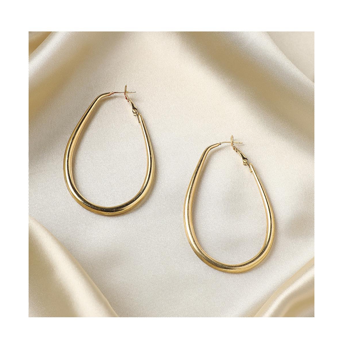 Minimal Oval Hoop Earrrings