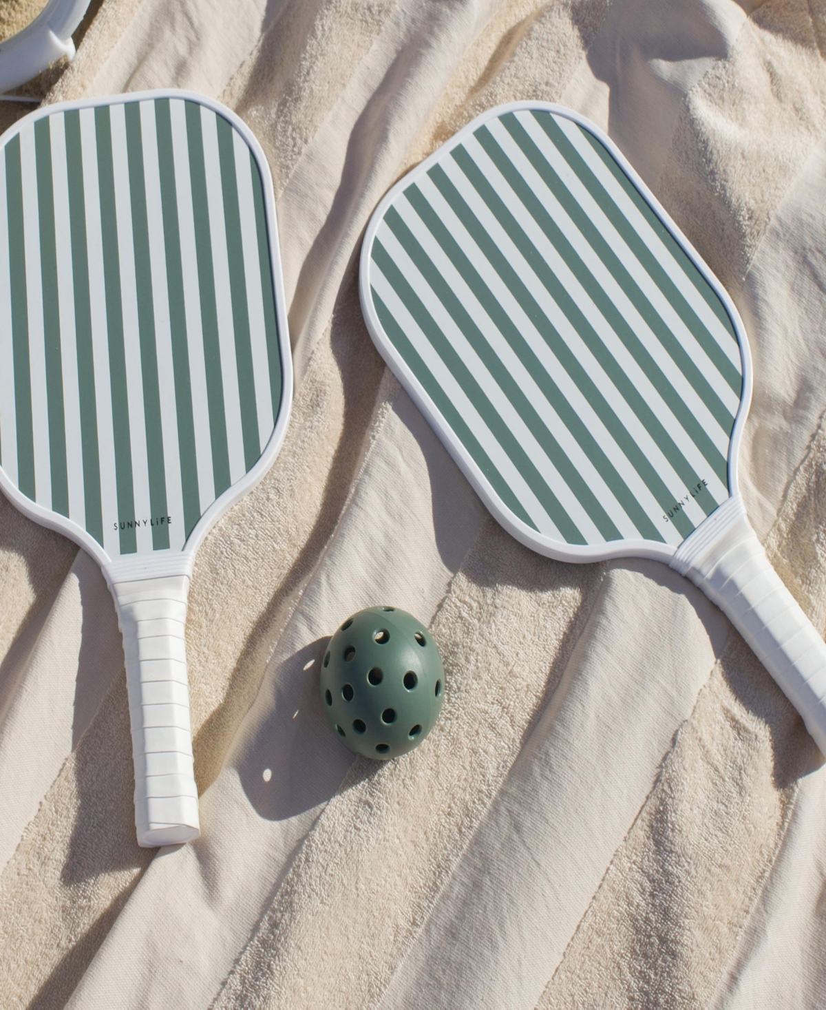 Sunnylife The Vacay Olive Pickleball Set In Multi