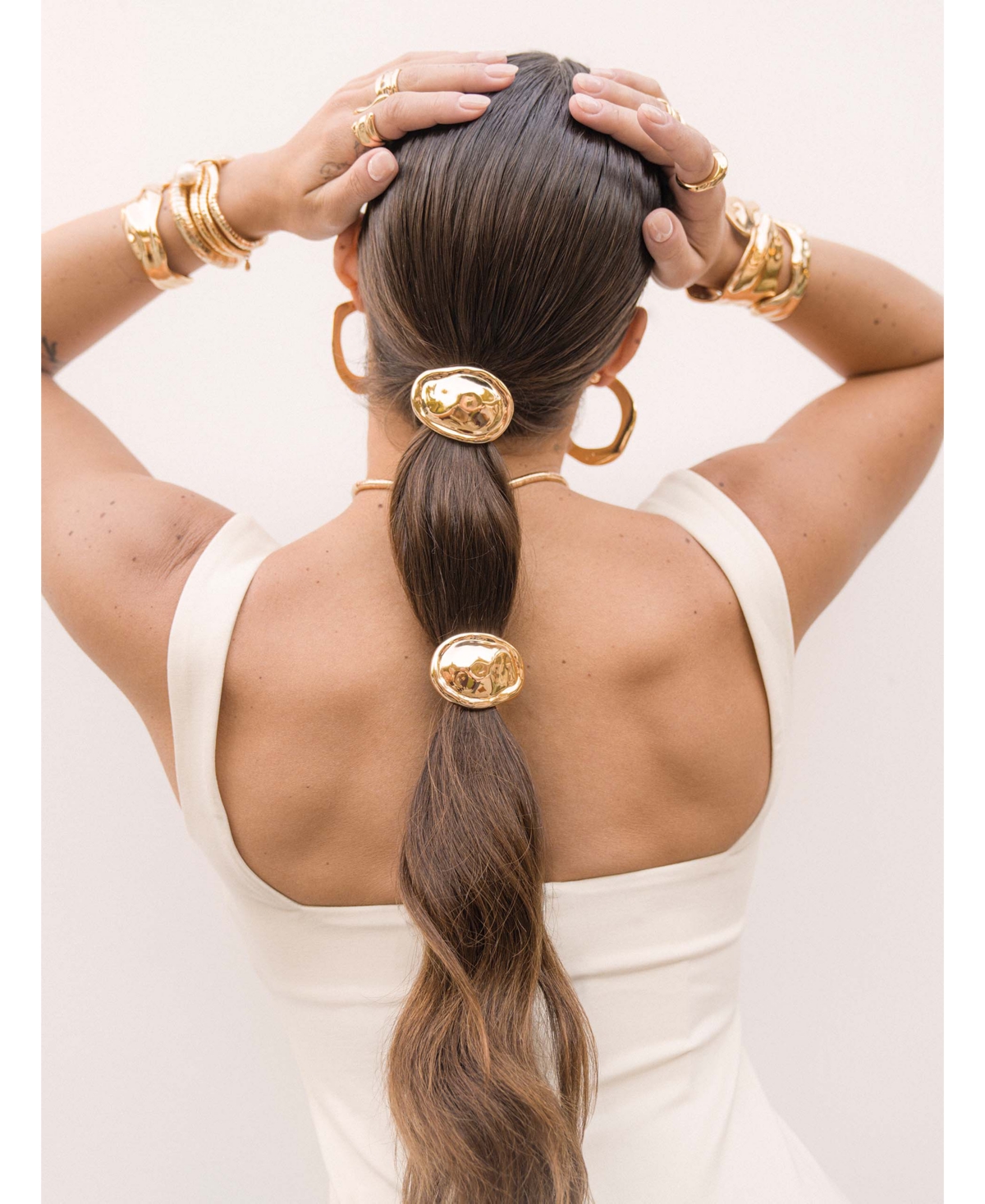 Ettika Noble Nugget Ponytail Holder In Gold