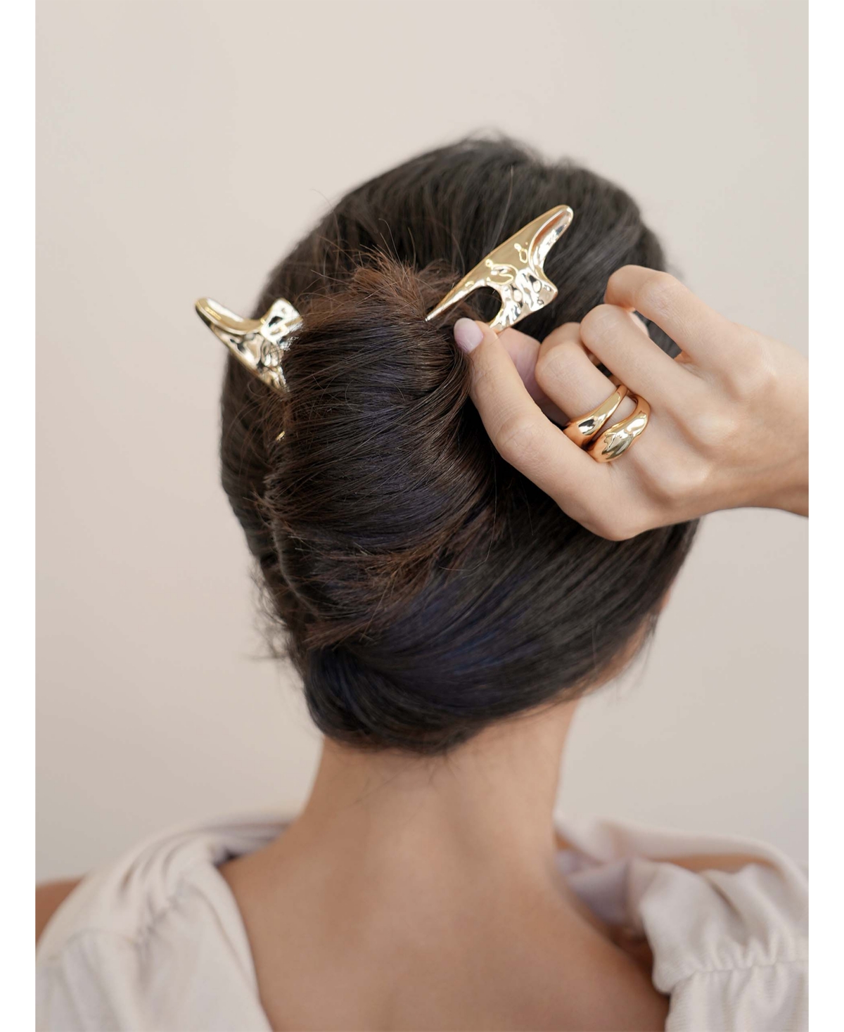Ettika Number One Metal French Hair Pin In Gold