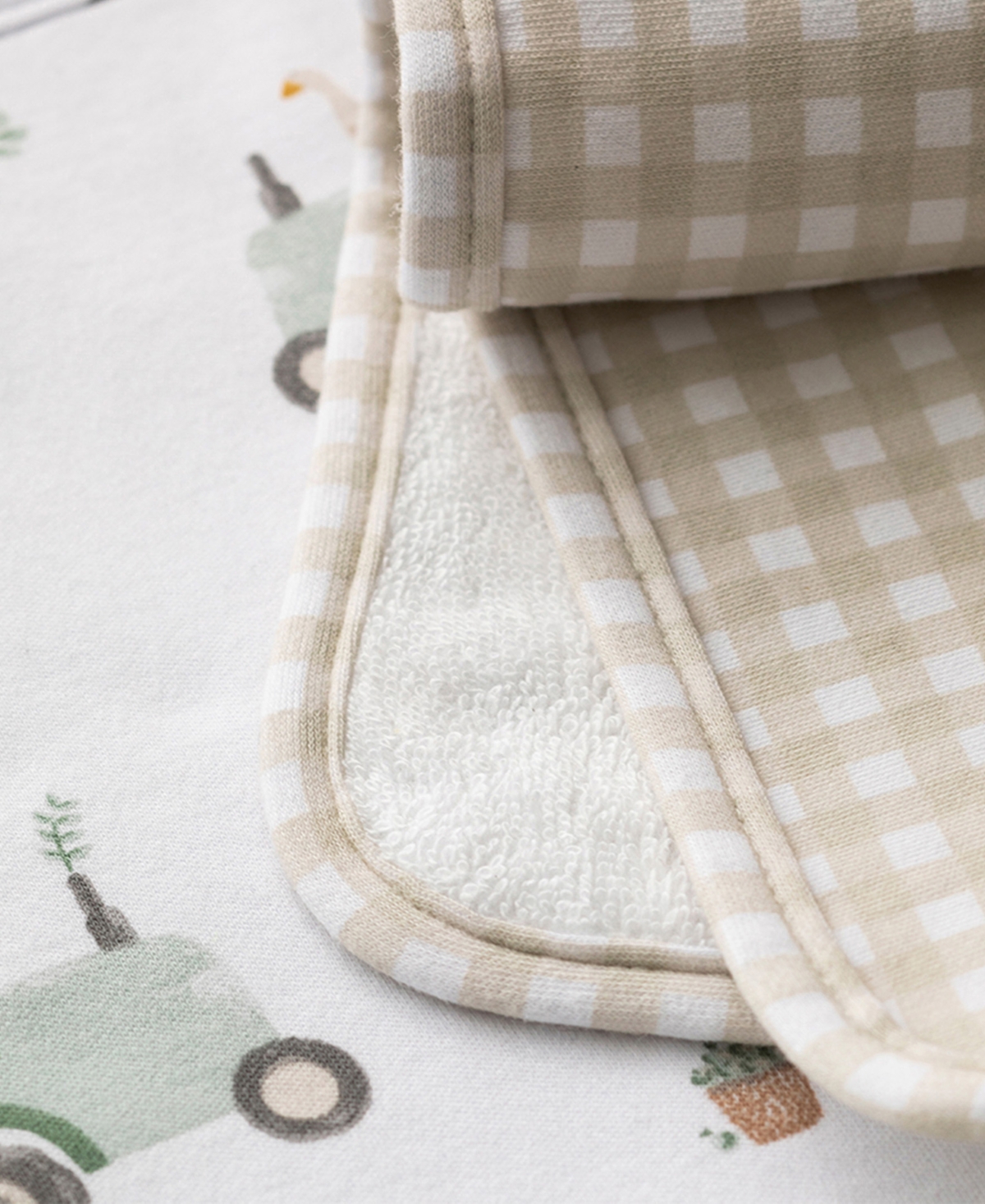 LIVING TEXTILES BABY BOYS AND GIRLS 5-PIECE TRACTOR RIDE COLLECTION BATH GIFT SET 