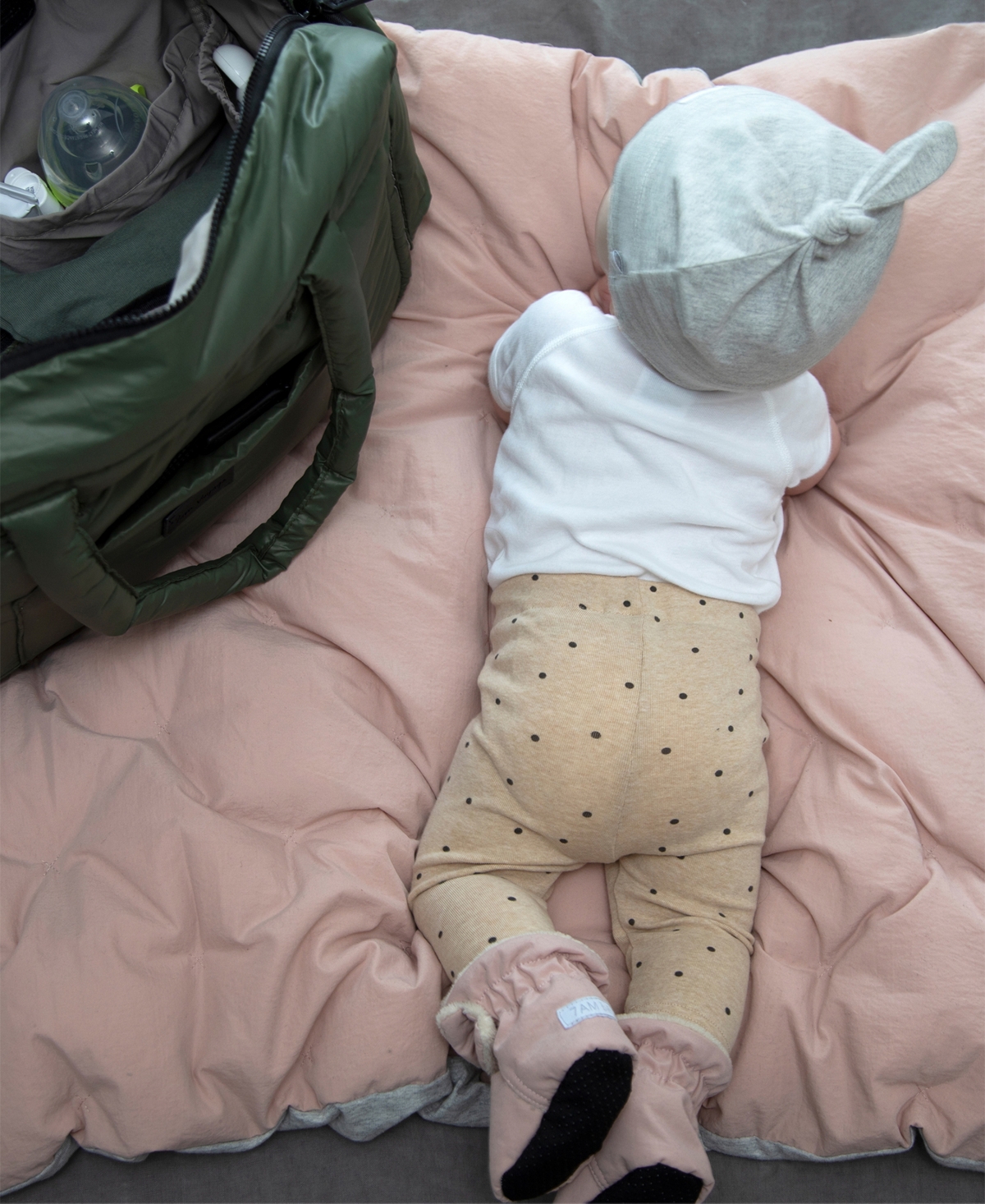 7am Enfant Baby Side Snap Booties In Cameo
