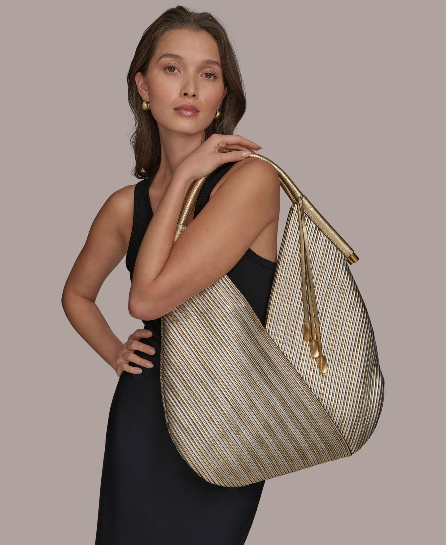 Женская сумка Donna Karan New York Baldwin Large Metallic Shoulder, цвет: Золотой — фото 7