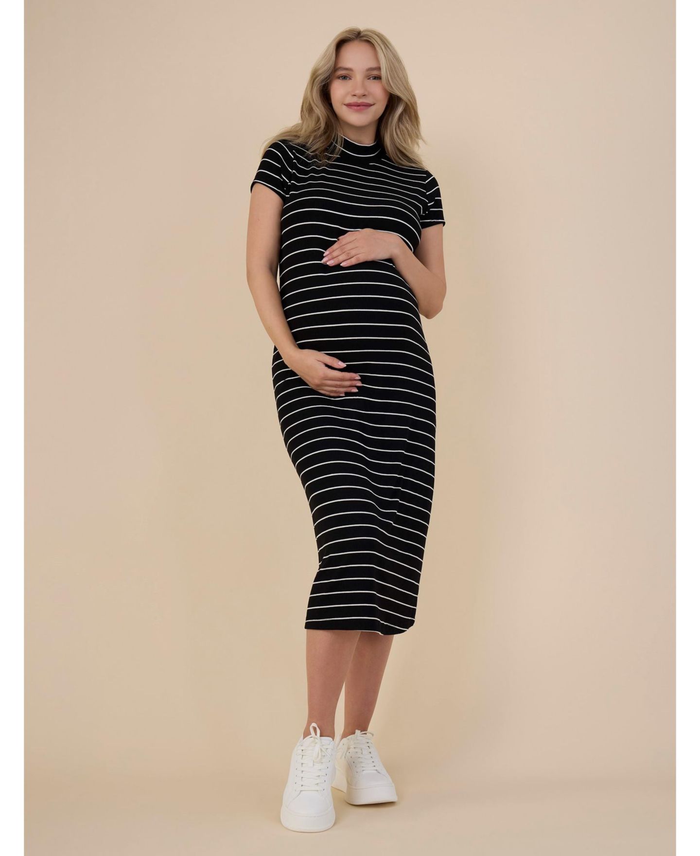 Женское платье Motherhood Maternity Mock Neck Short Sleeve Ribbed Midi Dress - Motherhood, цвет: Чёрный полосатый — фото 4