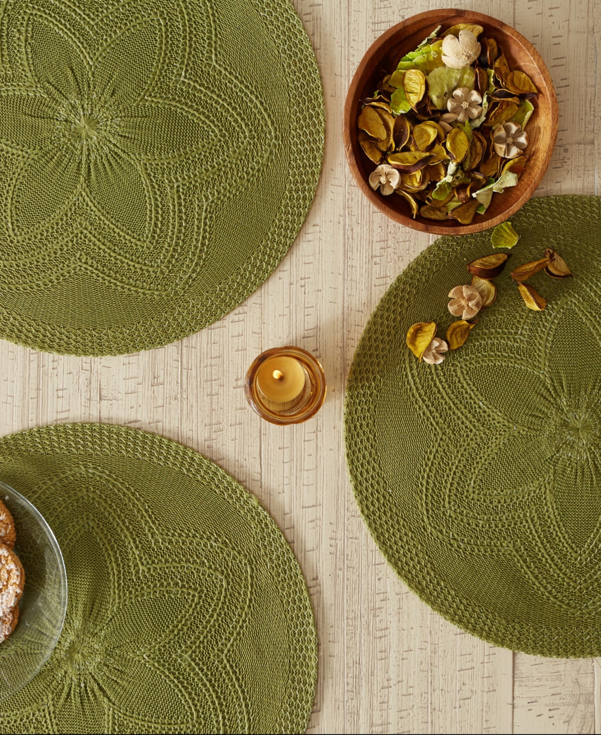 Design Imports Floral Woven Round Placemat, Set Of 6 In Antique Green