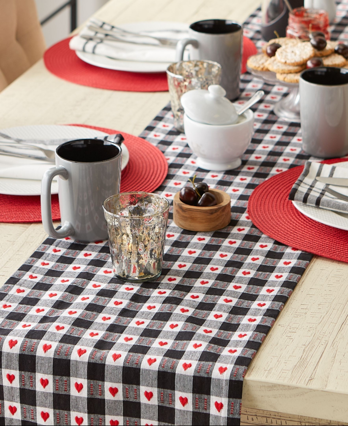 Design Imports Hearts Dobby Check Table Runner, 14" X 108" In Black,red