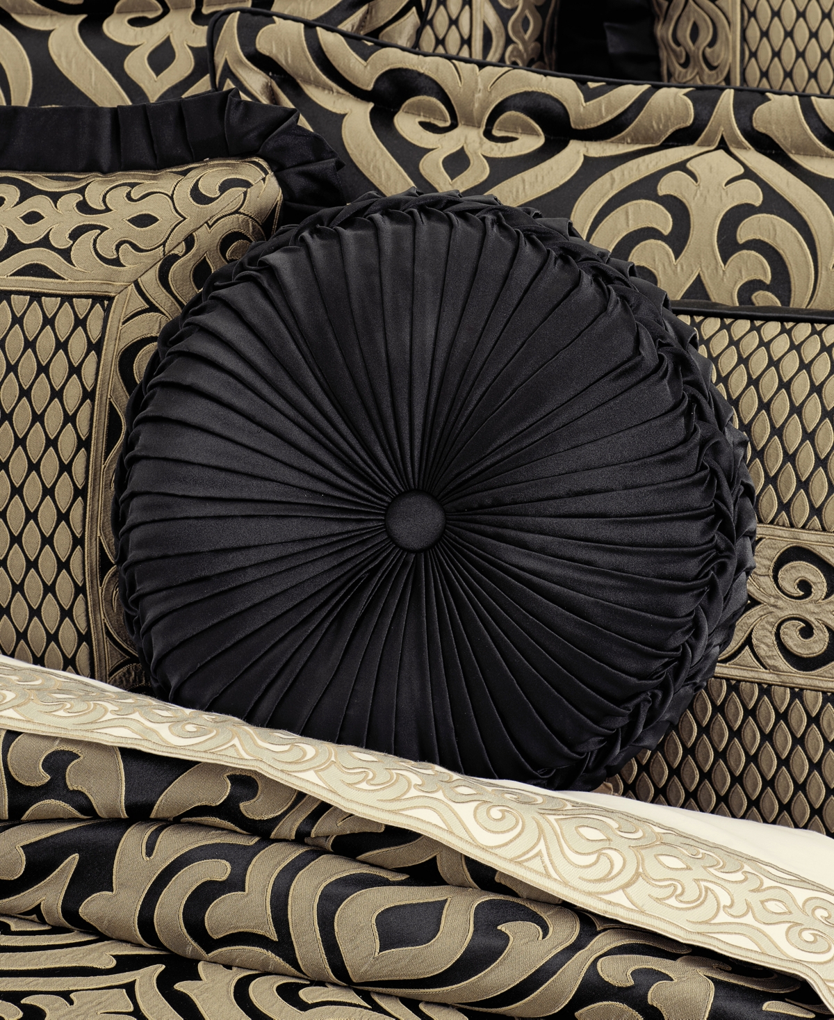 J Queen New York Bolero Tufted Decorative Pillow, 15" Round In Black
