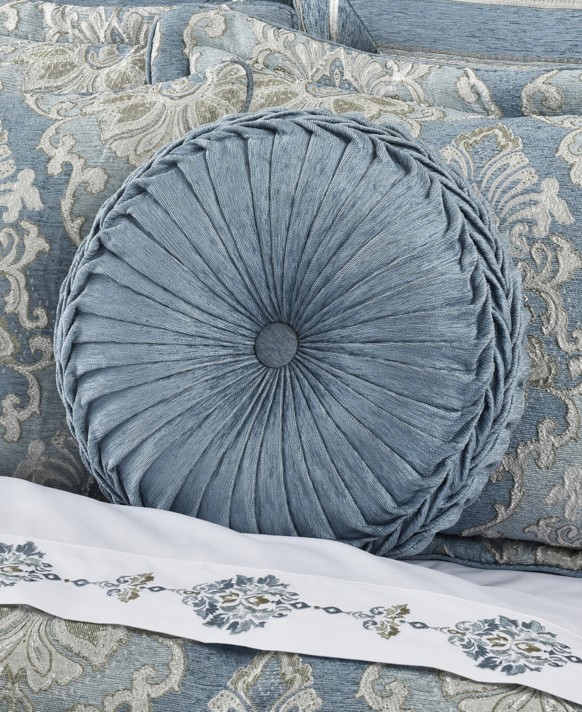 J Queen New York Celtic Tufted Decorative Pillow, 15" Round In Spa