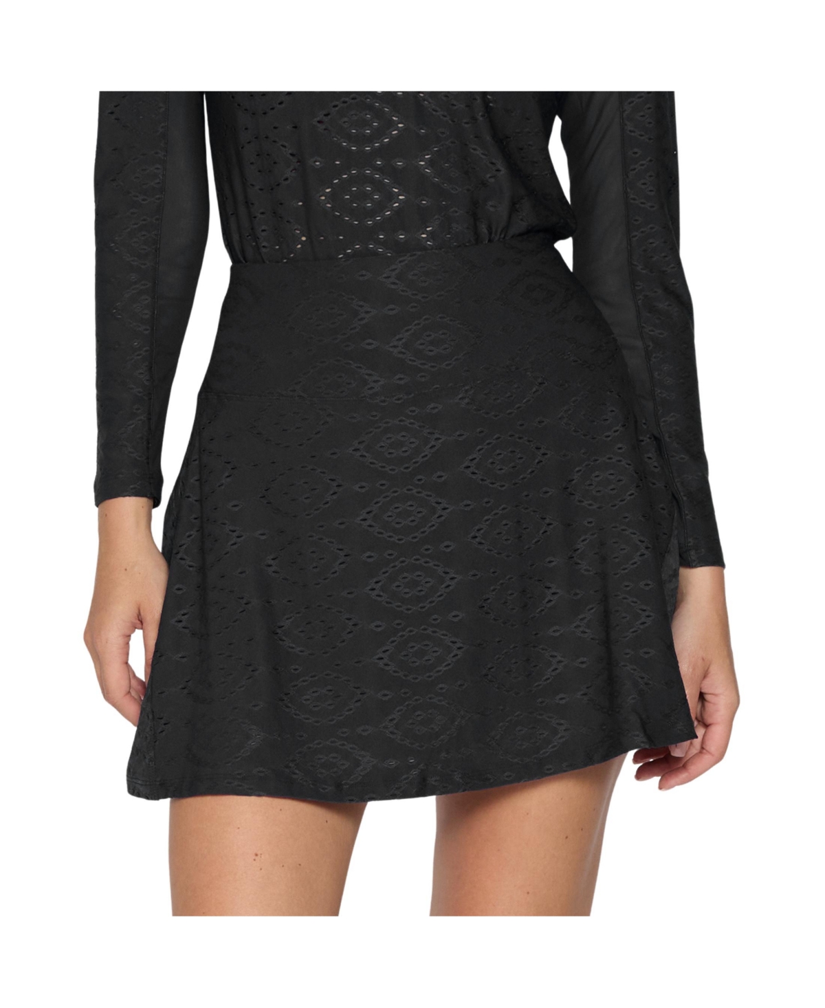 G Lifestyle Back Yoke Ruffle Skort - Black eyelet