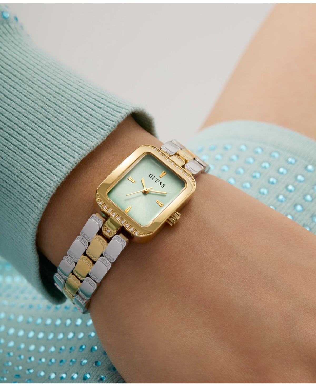 Guess Women's Analog Two-tone Steel Watch, 22mm In Two-tone