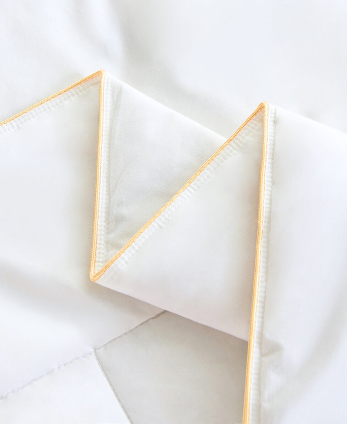 Royal Elite Lightweight Silk Comforter, Queen In White