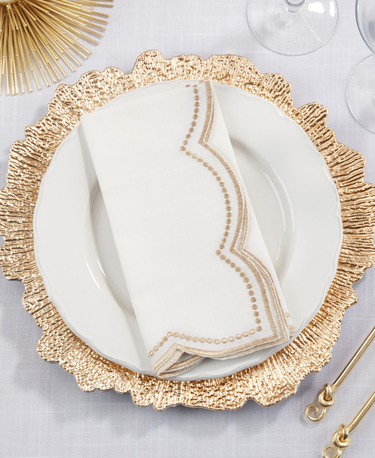 SARO LIFESTYLE EMBROIDERED POLKA DOT NAPKIN, SET OF 4 