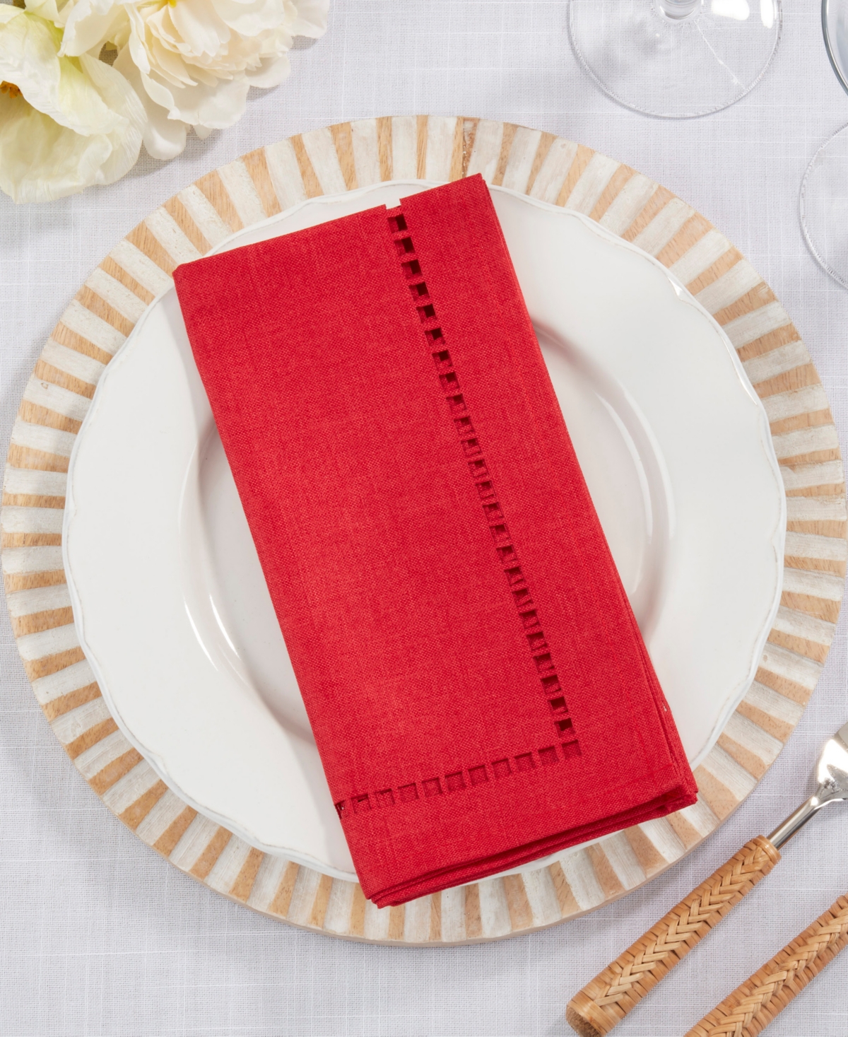 Saro Lifestyle Laser-cut Hemstitch Napkin, Set Of 4 In Red