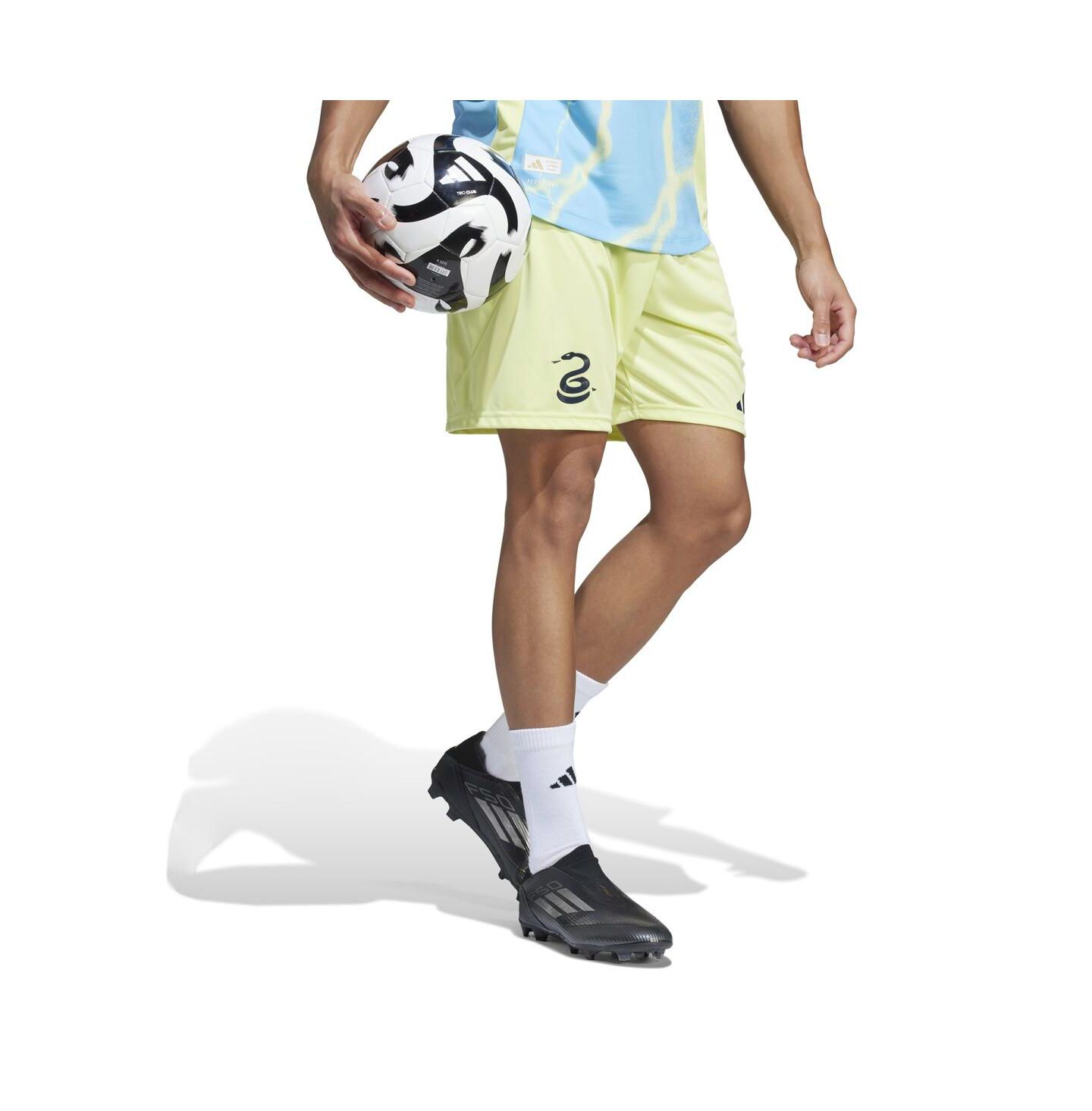 Мужские шорты adidas Yellow Philadelphia Union Away 2025 The Voltage Kit Authentic — фото 4