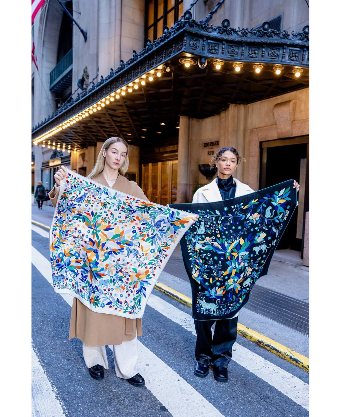 Женский шарф Jessie Zhao New York Double Sided Wool Silk Scarf Of Day Jungle Reverie, цвет: Синий / Белый — фото 5