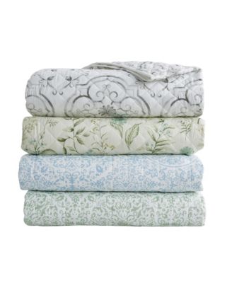 Floral Printed Reversible Stitched Quilt Set with Shams