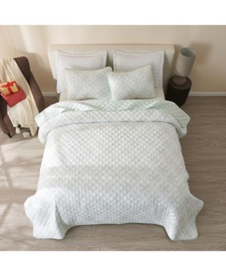 Snowflake Printed Microfiber Quilt Set with Shams