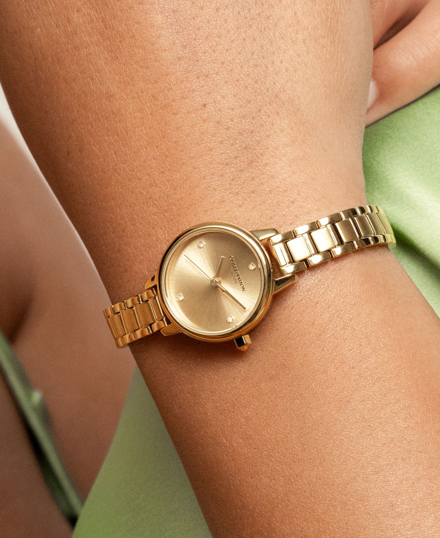 Женские часы Olivia Burton Mini Classic Gold Tone Stainless Steel Bracelet Watch, 23mm — фото 5
