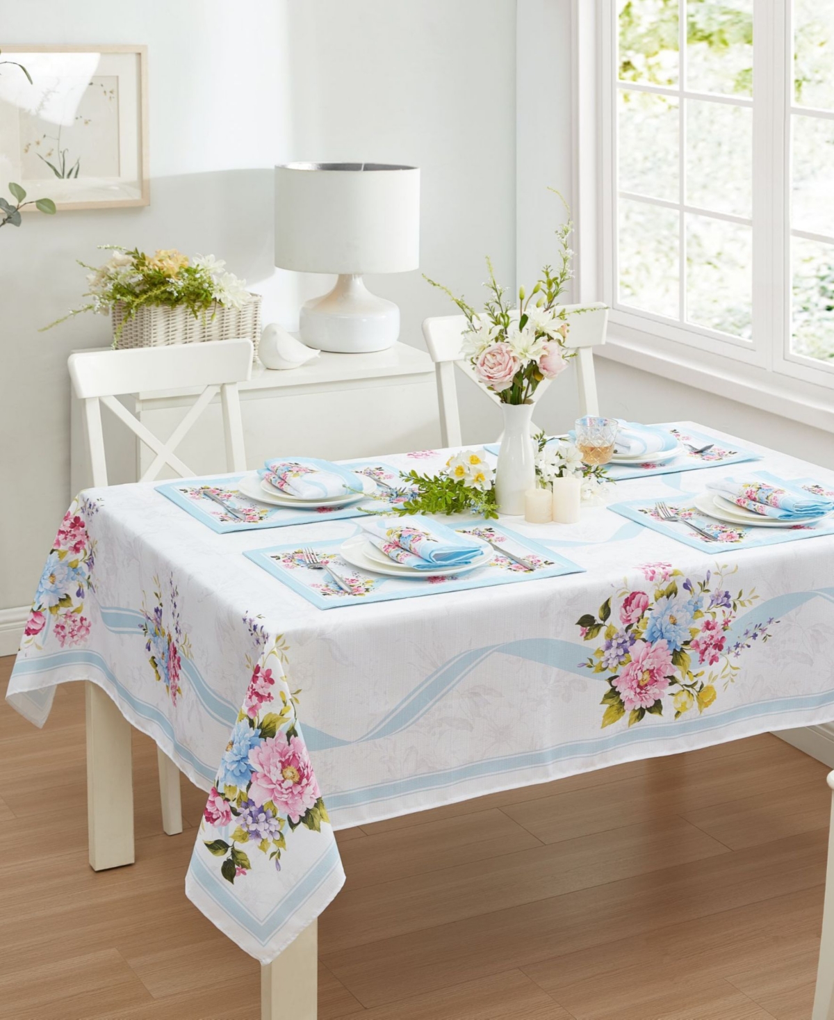 Elrene Rose Cottage Engineered Tablecloth, 60" X 84" In Multi