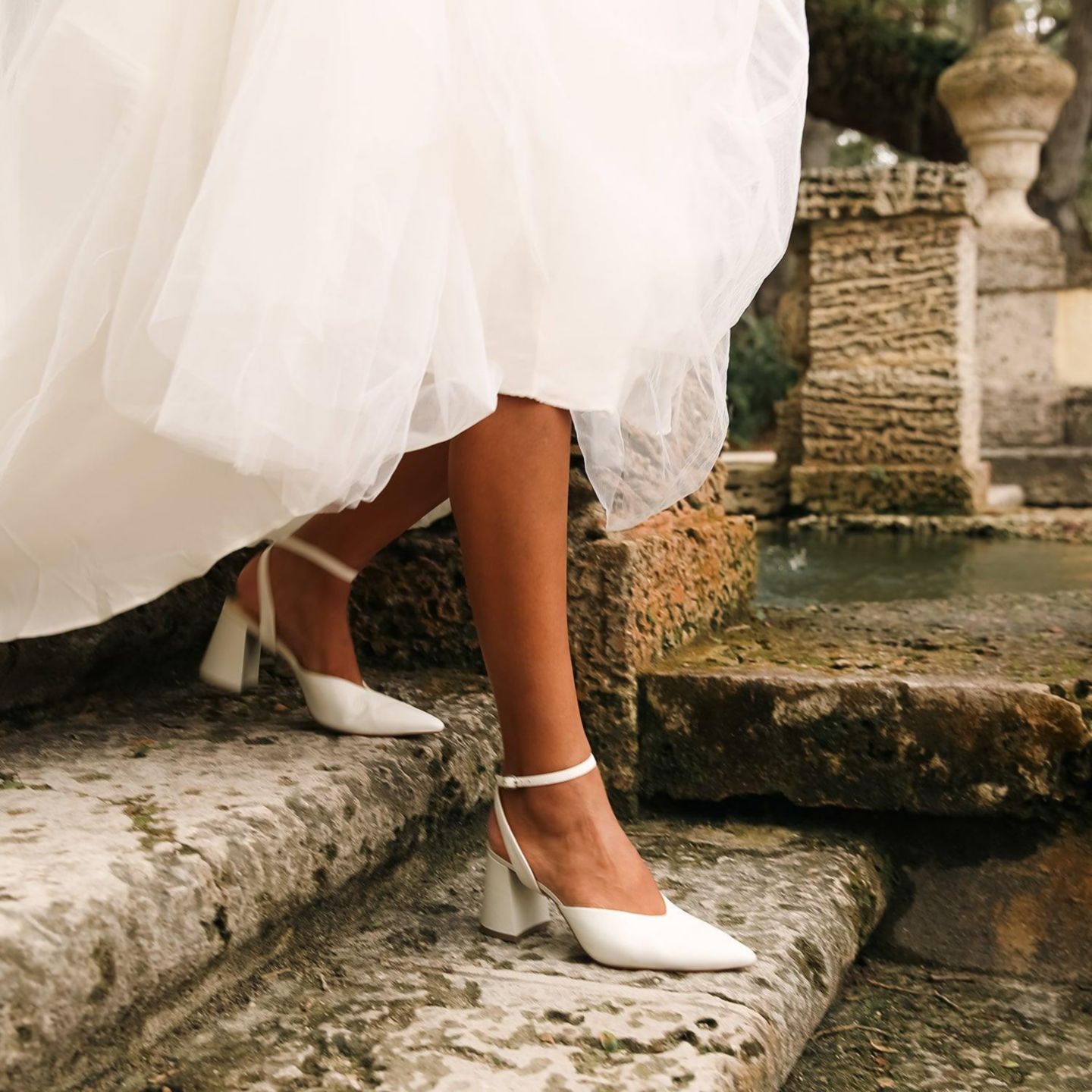 Женские сабо Alterre White Marilyn Customizable Bridal V Mules, цвет: Белый — фото 5