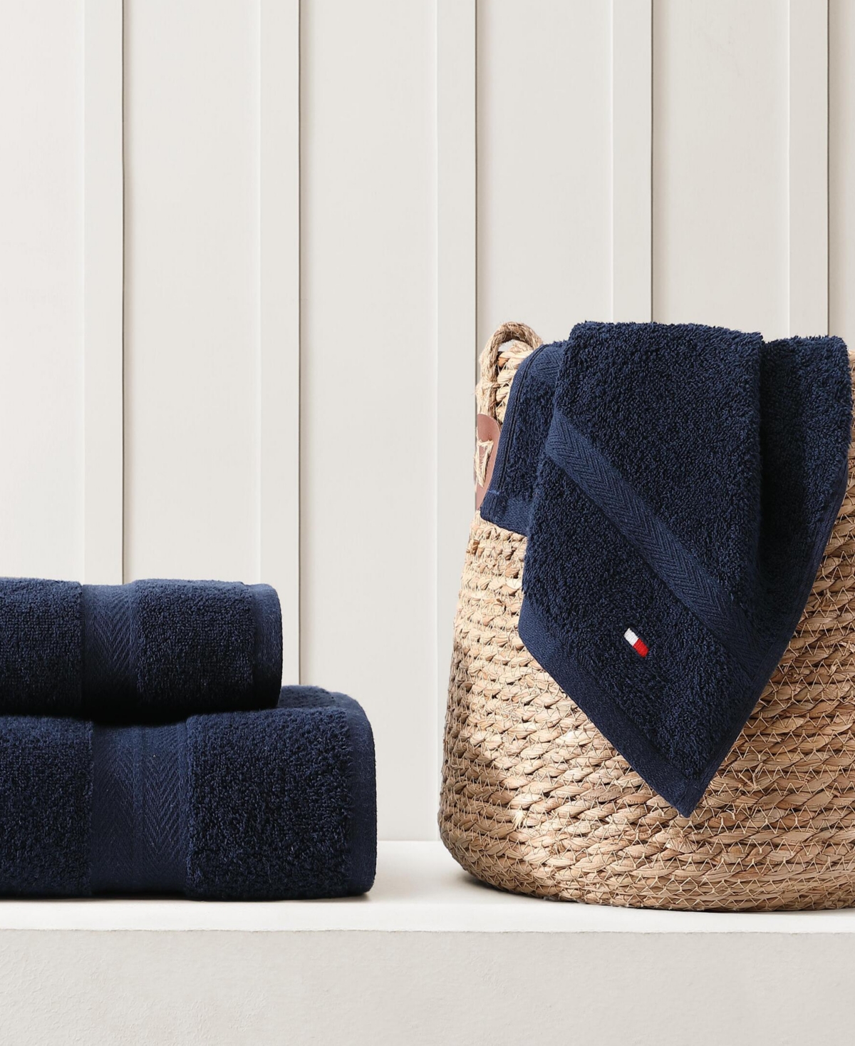 TOMMY HILFIGER HOME MODERN AMERICAN SOLID COTTON HAND TOWEL, 16" X 26" 