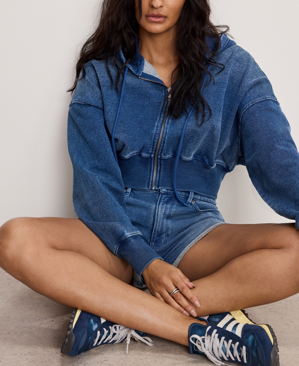 Good American Jeanius Good 90s Short In Indigo900 In Indigo900