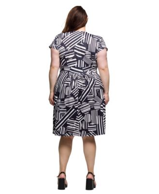 Plus Size Cap Sleeve V-Neck Knee Length Pocket Dress