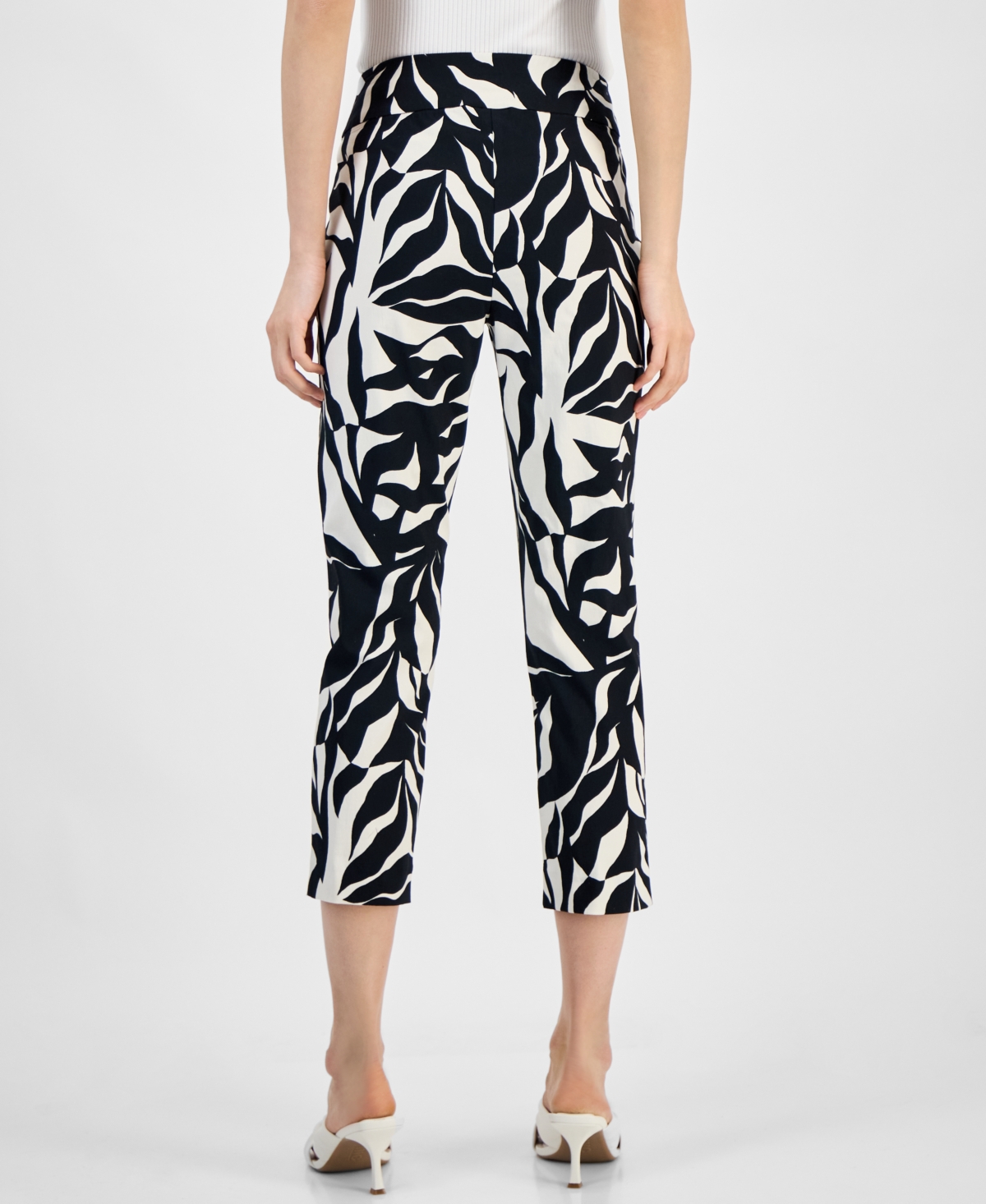 Inc International Concepts Women's Tummy-control Pull-on Capri Pants, Created For Macy's In Black