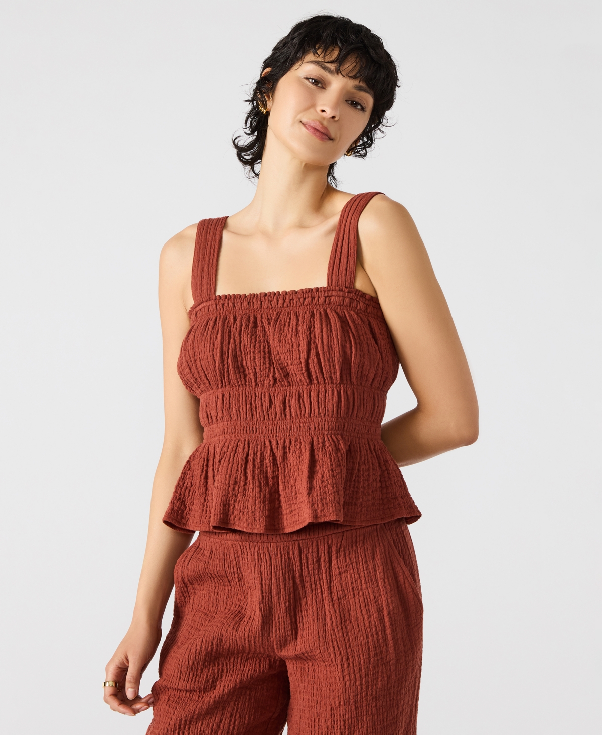 売れ筋商品|||スティーブ マデン カットソー トップス レディース Women's Gabrielle Smocked Top Dusty Brick Steve Madden Gabrielle Top in Dusty Brick | REVOLVE