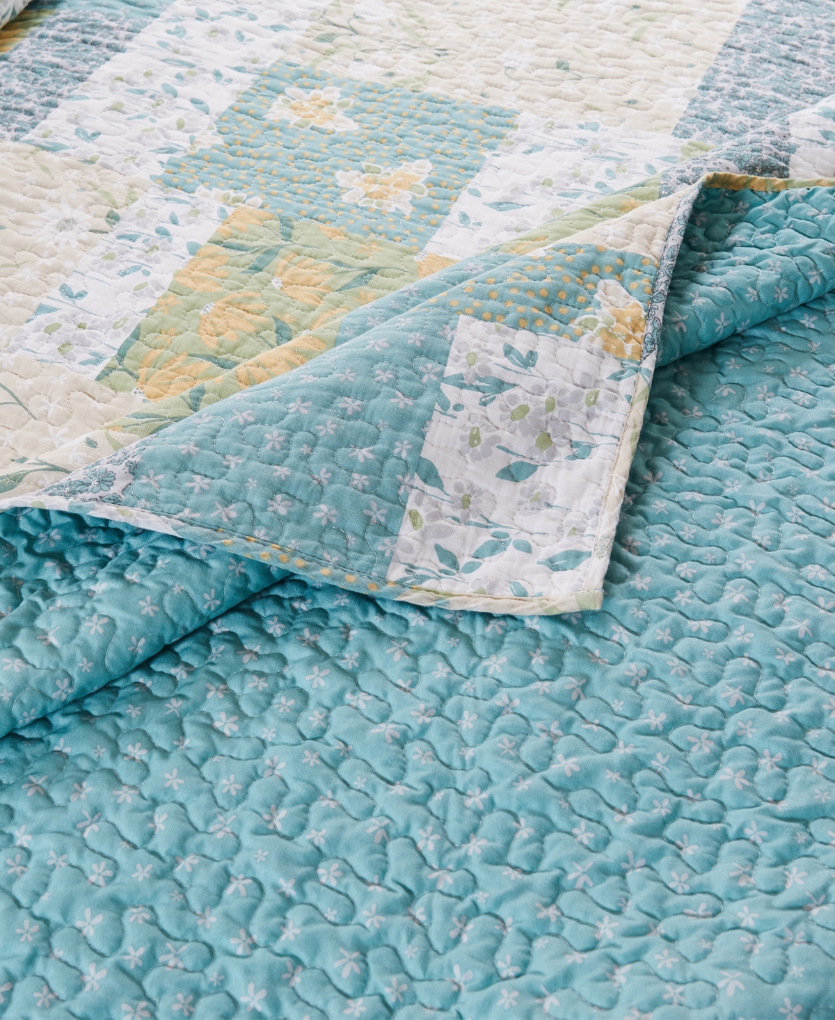 Greenland Home Fashions Cotton Reversible Quilted Throw, 50" X 60" In Mist Evangeline