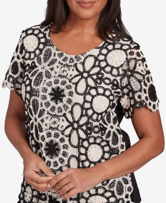 Women's Natural Instinct Crochet Flower Crew Neck T-Shirt