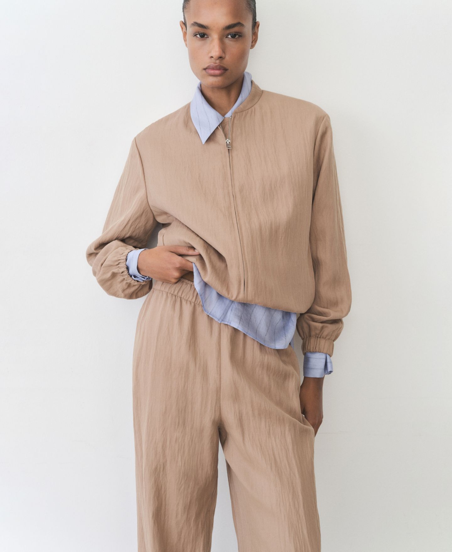 Женские брюки Mango Straight Lyocell Texture, цвет: Средний коричневый — фото 3