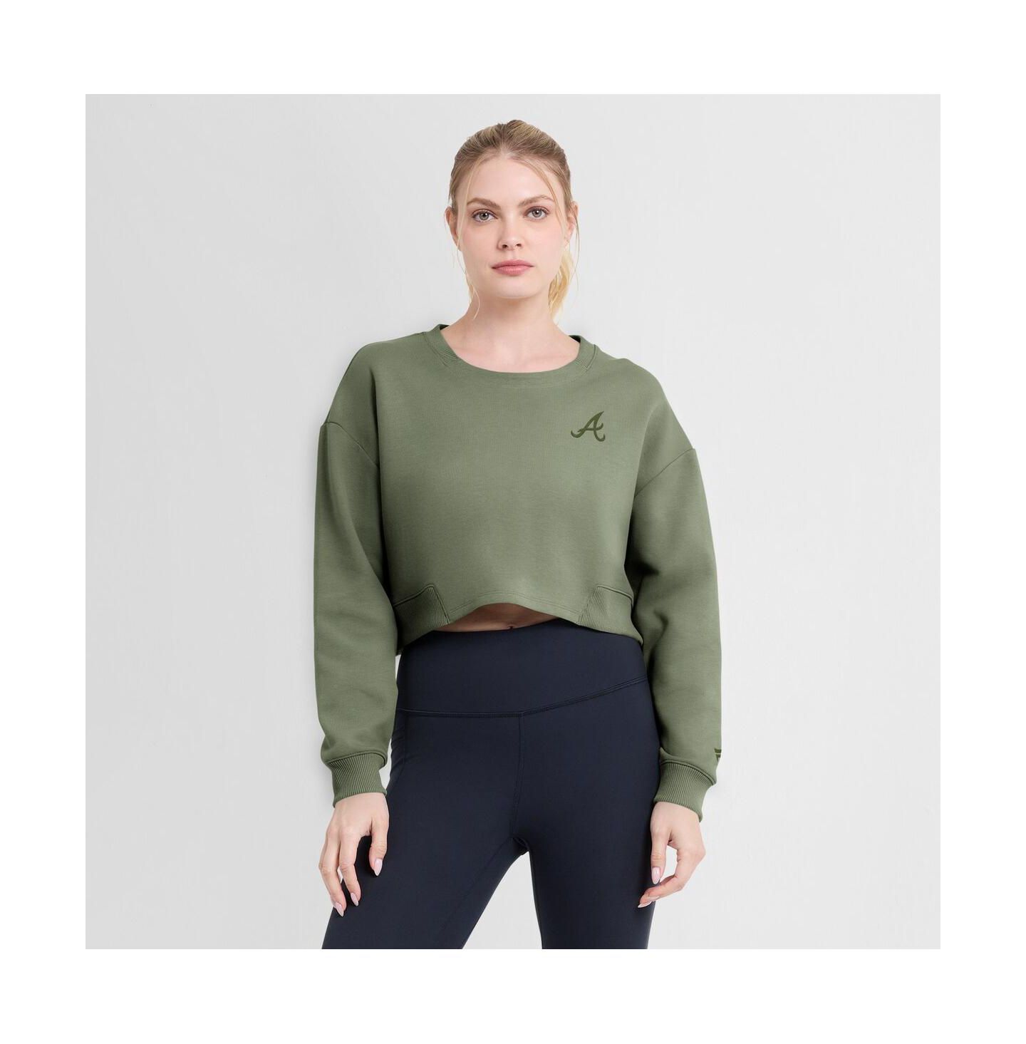 Женская толстовка Fanatics Olive Atlanta Braves Relax Studio Cropped Pullover — фото 2