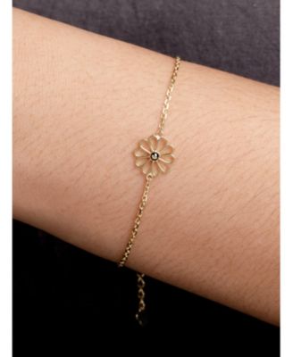 Daisy Flower Chain Bracelet in , adj to , approx. 2.2 grams.