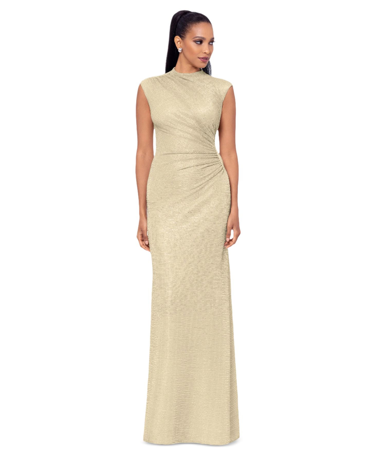 Женские платья Betsy & Adam Petite Ruched Metallic Crinkle Gown, цвет: Золотой — фото 1