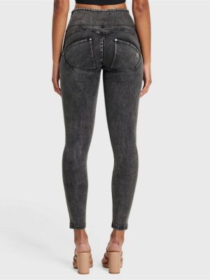 Women's High-Rise Snug Sculpting Skinny Jeans