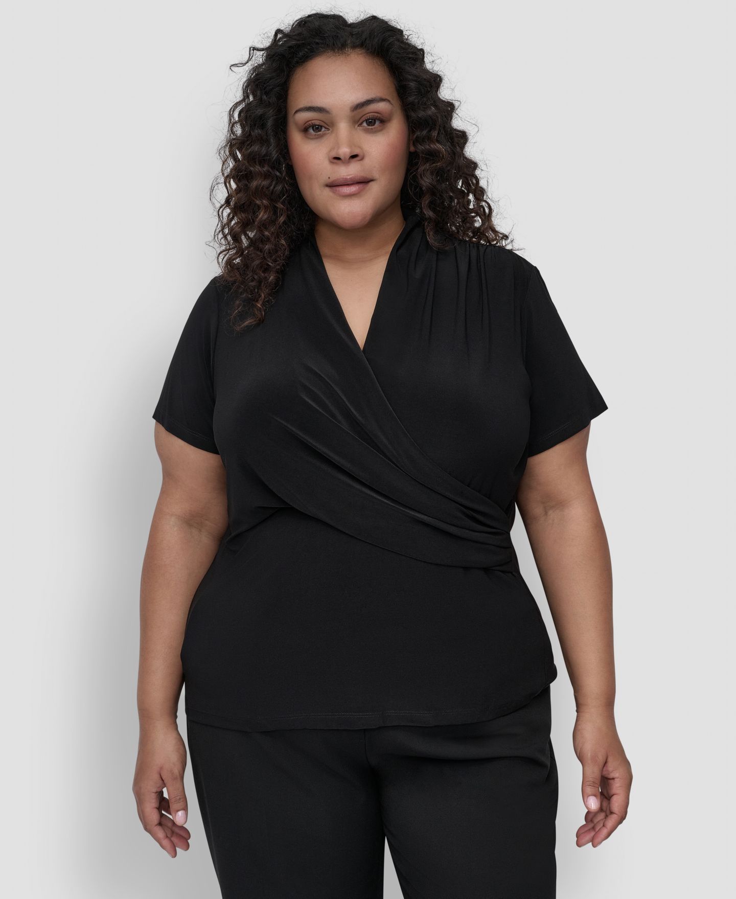 Женский топ DKNY Plus Size Short-Sleeve Faux-Wrap, цвет: Чёрный — фото 3