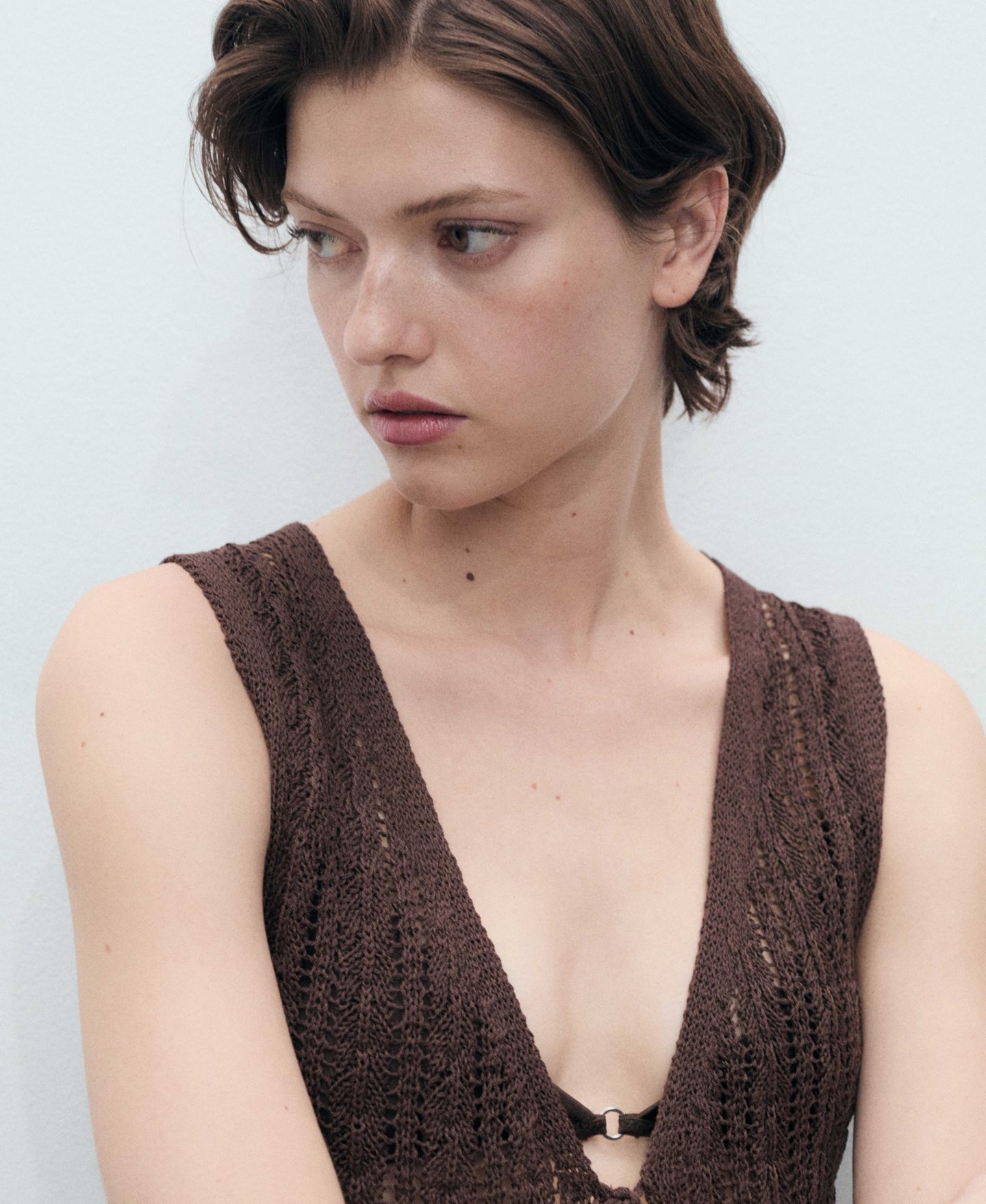 Женский жилет Mango Openwork Bow Closure Knit, цвет: Шоколадный — фото 5