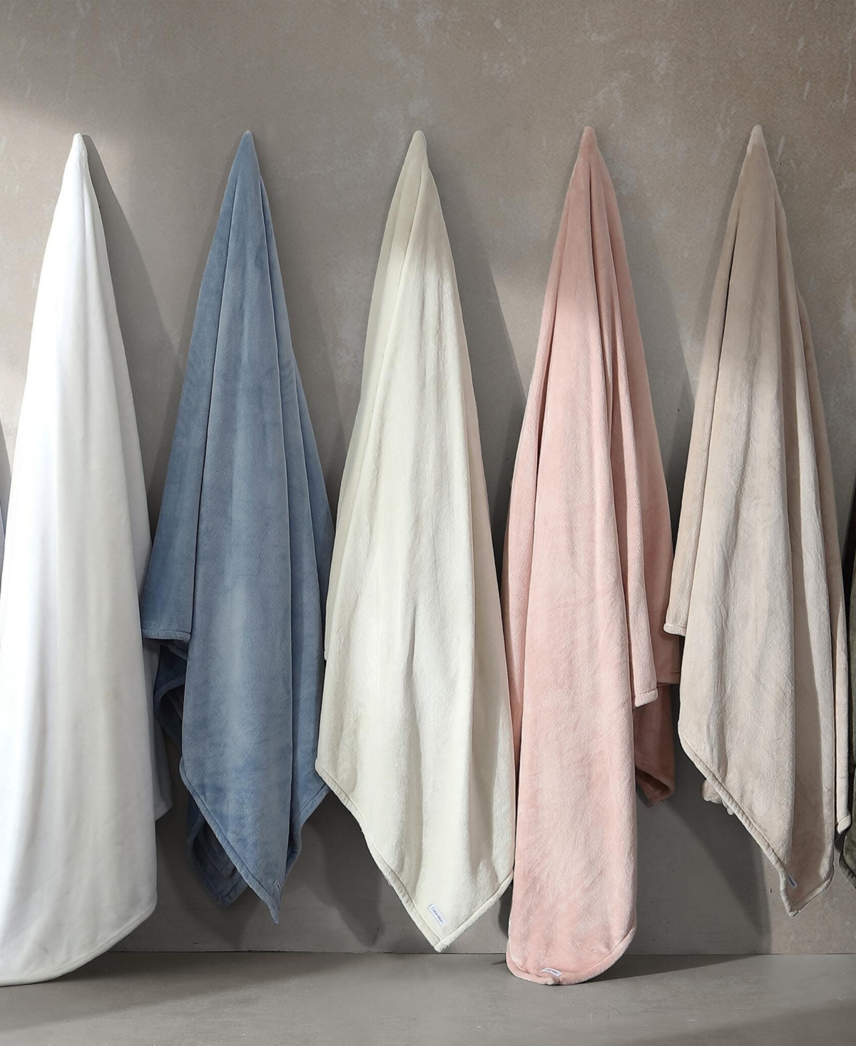 Calvin Klein Core Plush Solid Blanket, King In Pink