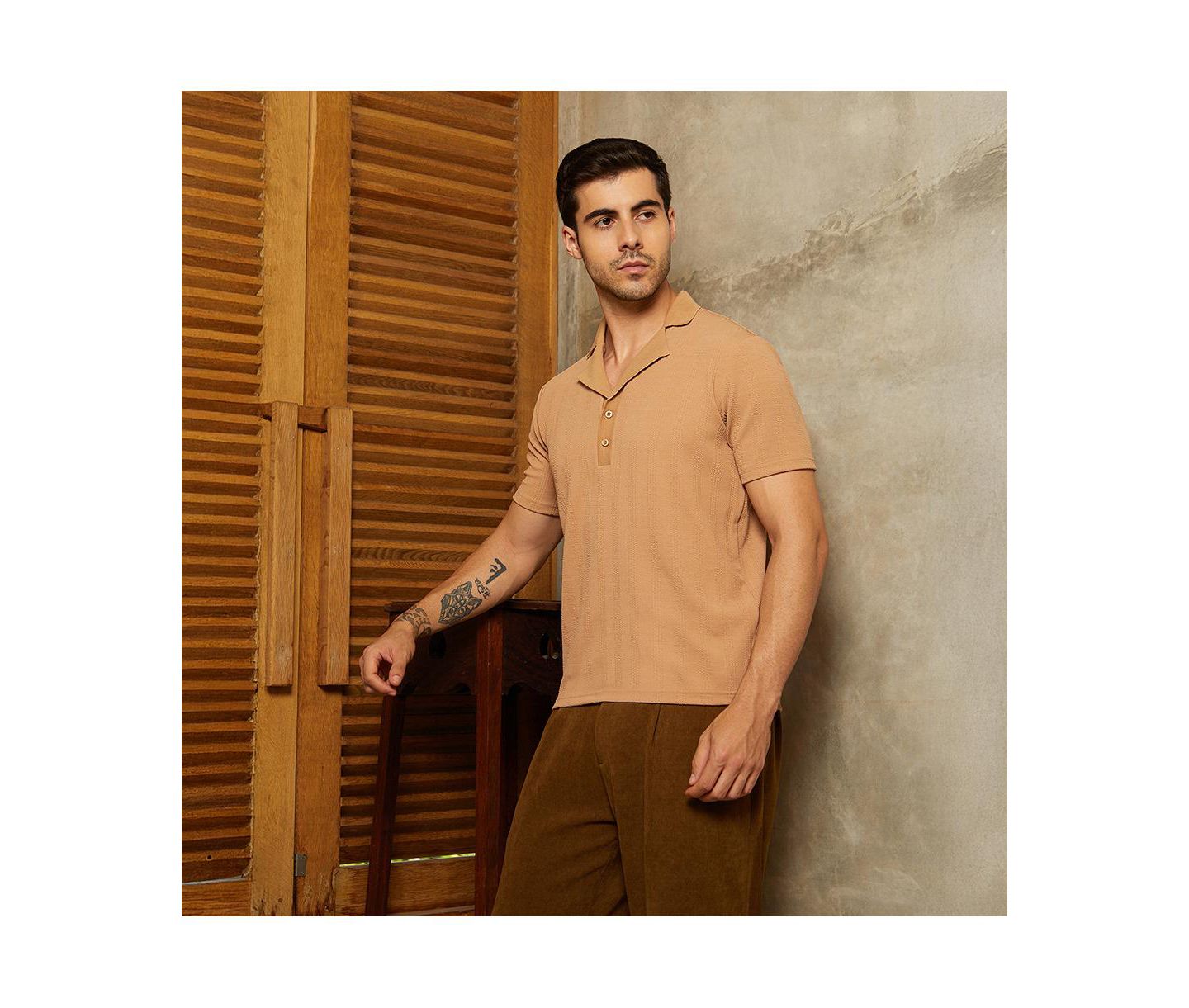 Мужская футболка Cahoot Campus Sutra Peanut Brown Rope-Tactile Cuban Polo, цвет: Коричневый — фото 4