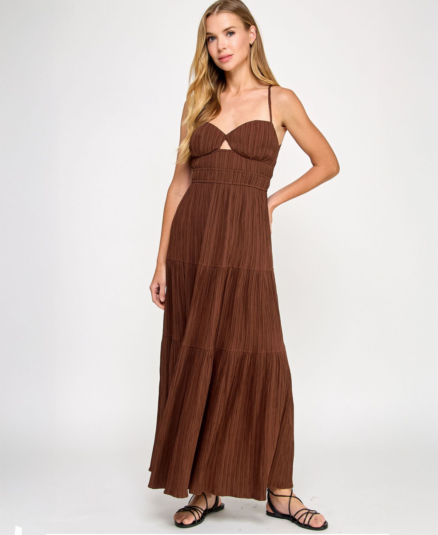 Женское платье City Studios Juniors' Textured Keyhole Strappy Maxi, цвет: Коричневый — фото 1