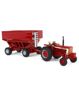 1/32 IH Farmall 806 Tractor with Gravity Wagon