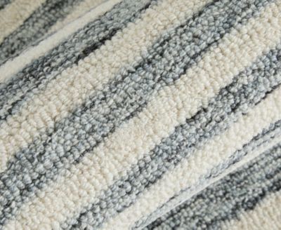 Wallace 8A42F 2'x3' Area Rug