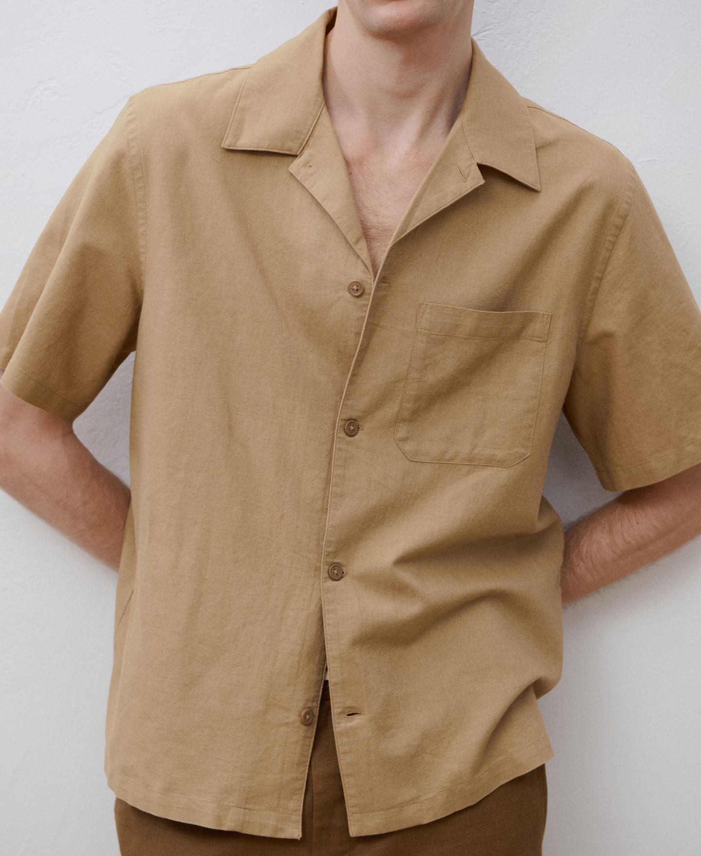 Мужская рубашка Mango Bowling Collar and Pocket Linen, цвет: Бежевый — фото 7